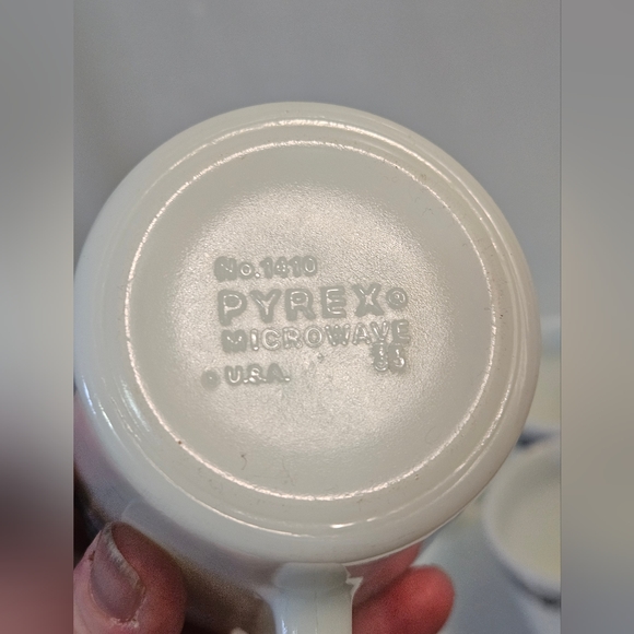 Vintage PYREX Old Town blue 5 piece set. Includes 4 mugs and 1 creamer - Picture 5 of 13